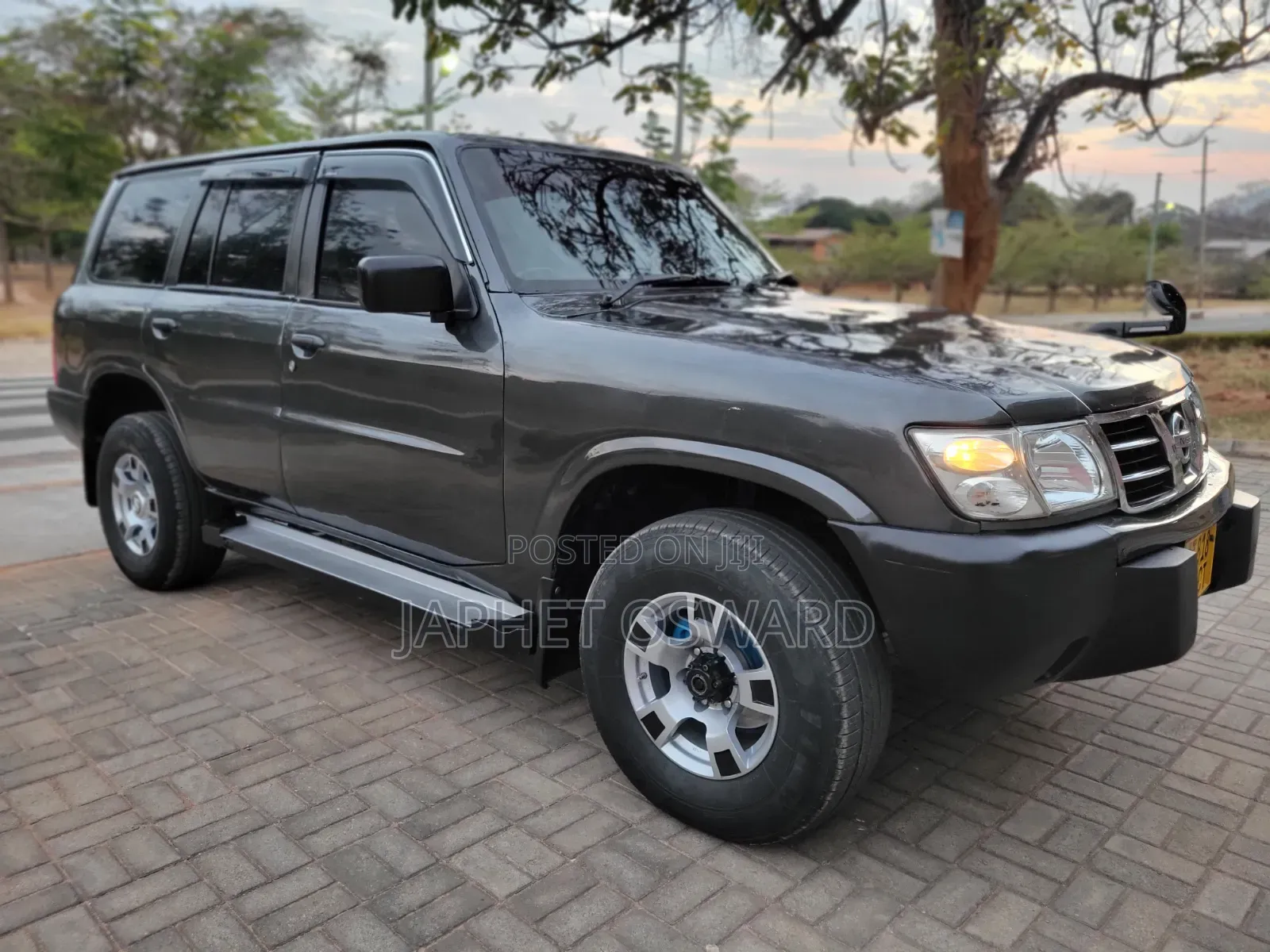 Nissan Patrol 2000 Gray