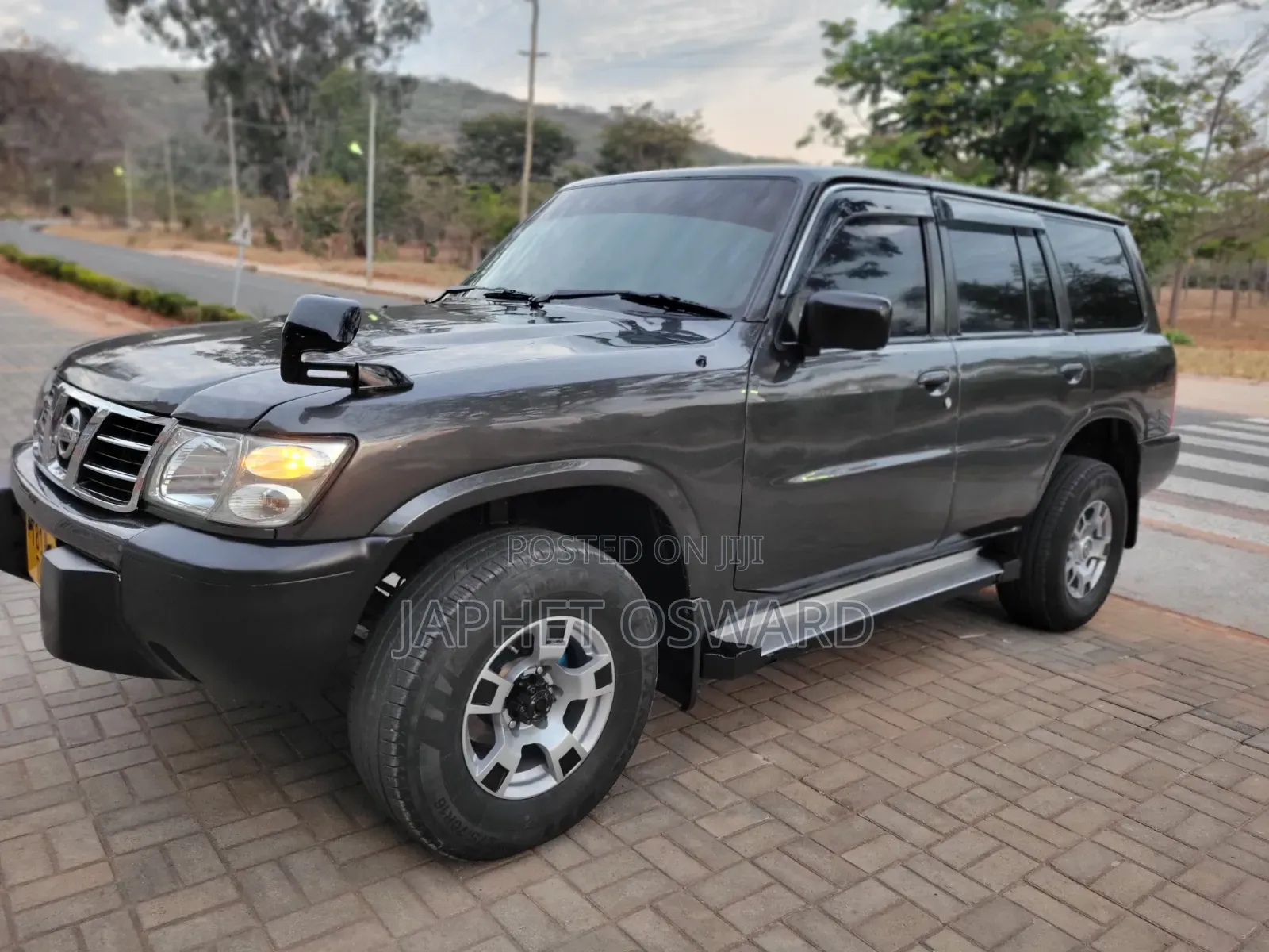 Nissan Patrol 2000 Gray
