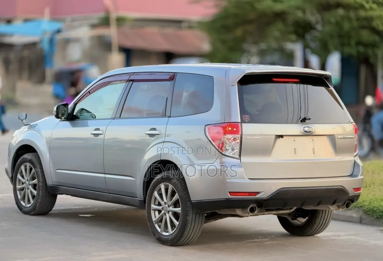 Subaru Forester 2011 Silver