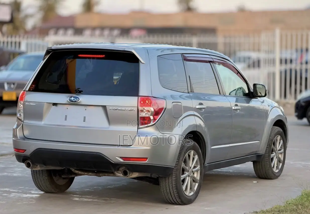 Subaru Forester 2011 Silver