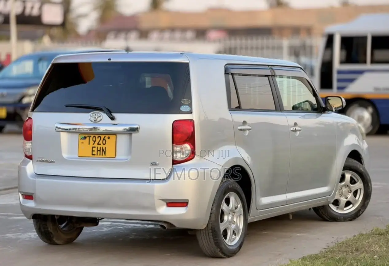 Toyota Corolla Rumion 2010 Silver