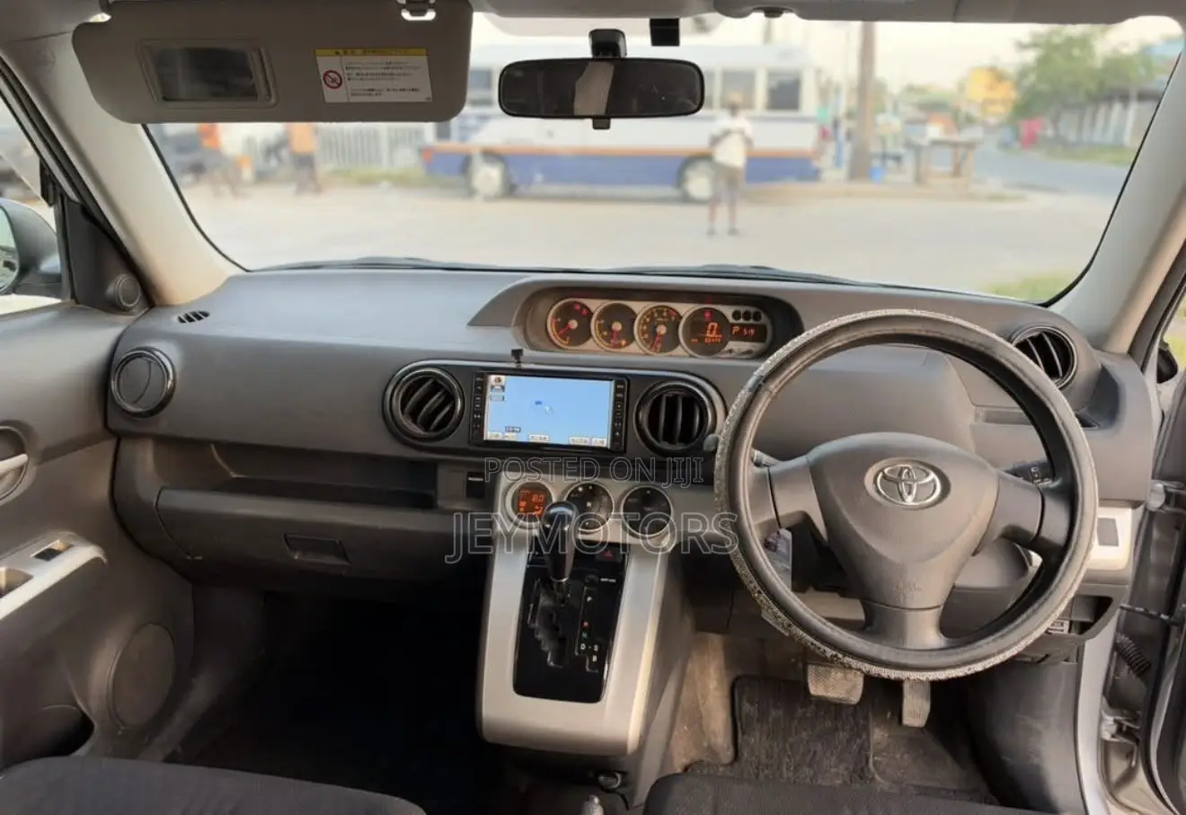 Toyota Corolla Rumion 2010 Silver