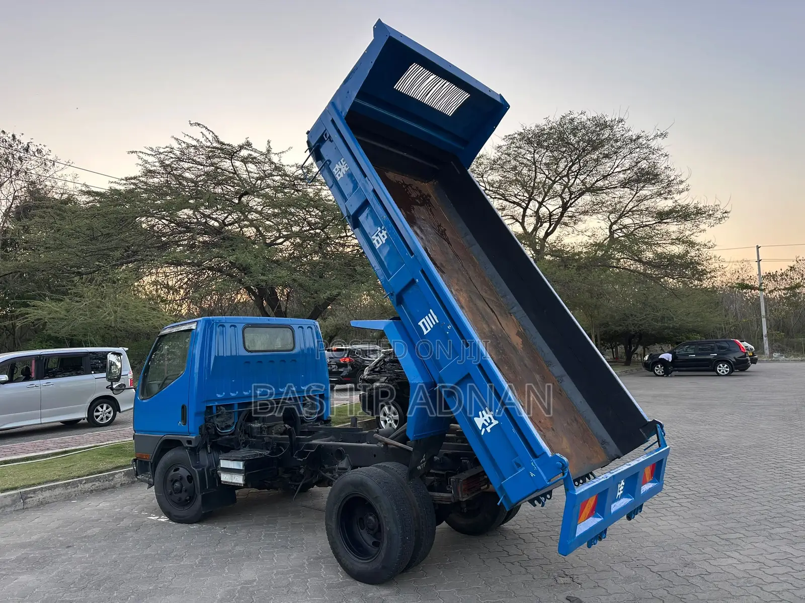 Mitsubishi Canter Tipper Tani 2.5(tonnes) Mpya(unregistered).