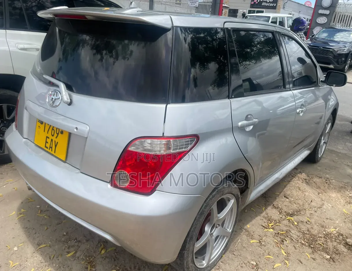 Toyota IST 2005 Silver