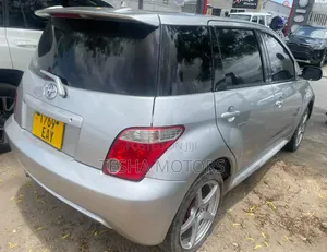 Toyota IST 2005 Silver
