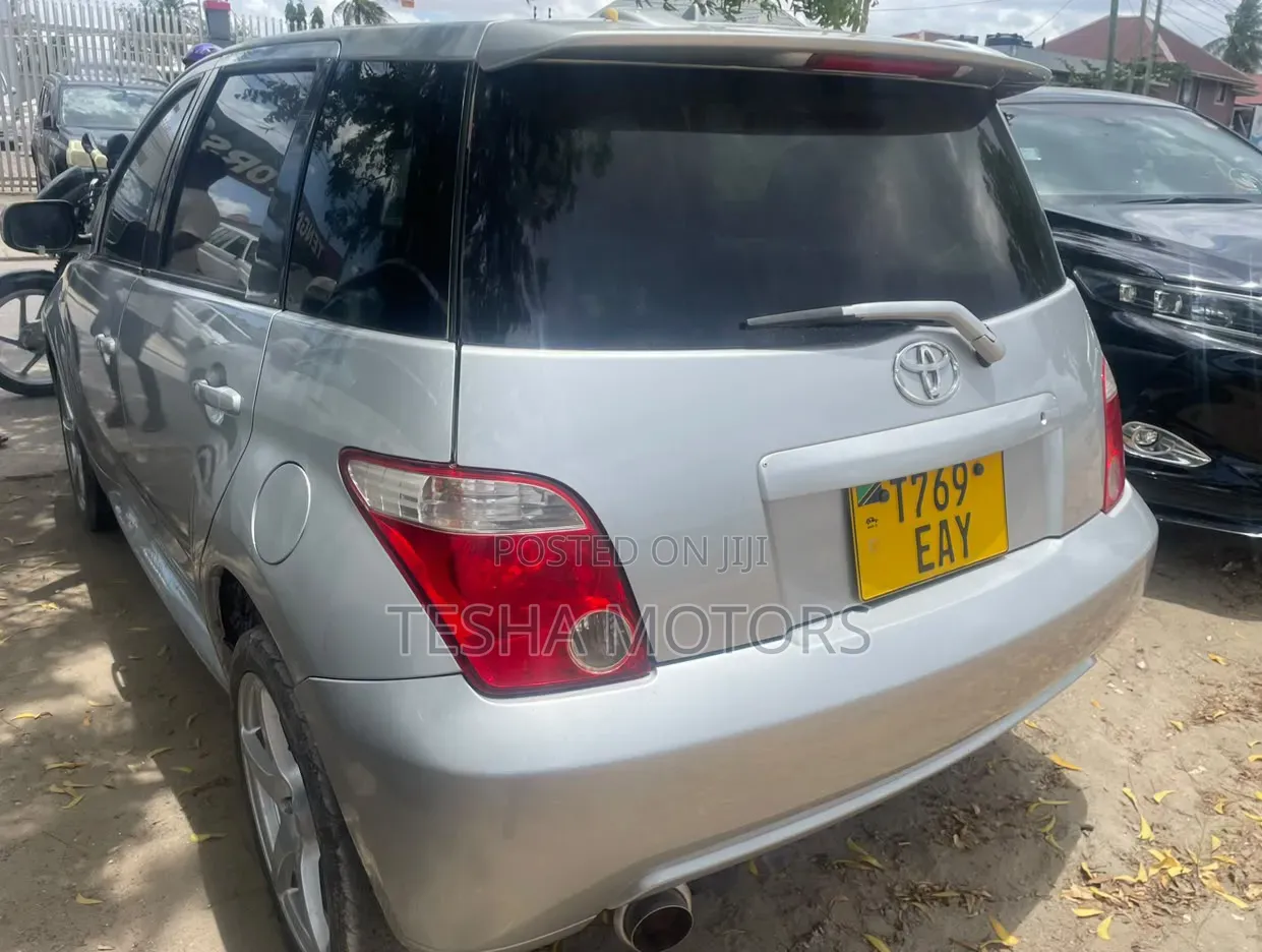 Toyota IST 2005 Silver