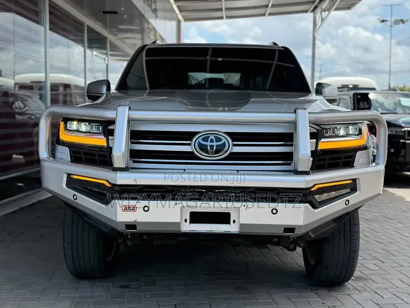 Toyota Land Cruiser LC300 2024 Brown