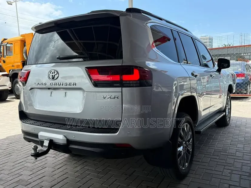 Toyota Land Cruiser LC300 2024 Brown