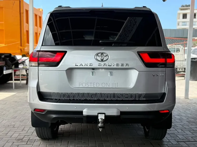 Toyota Land Cruiser LC300 2024 Brown