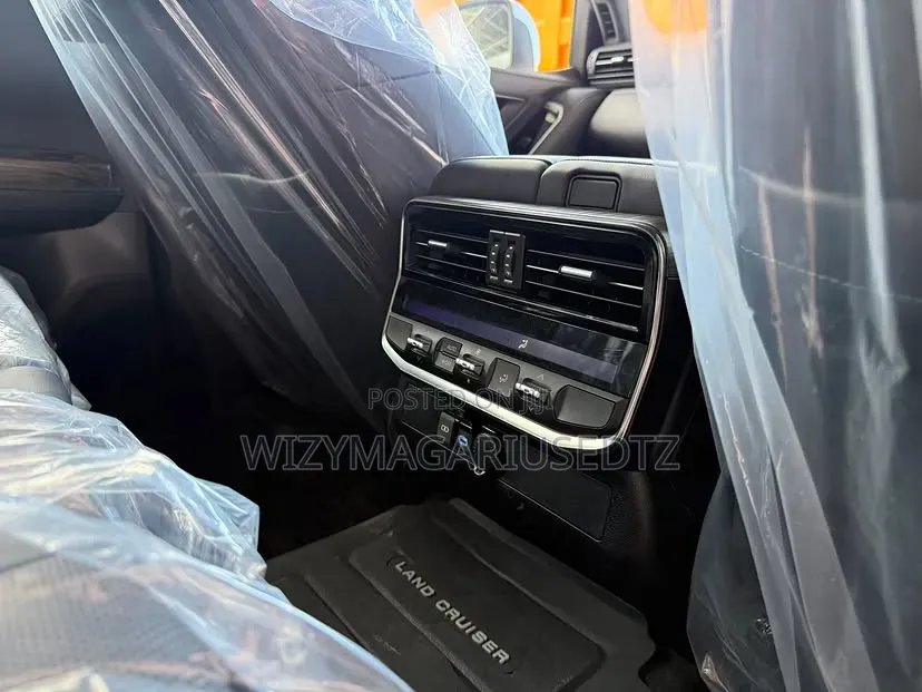Toyota Land Cruiser LC300 2024 Brown