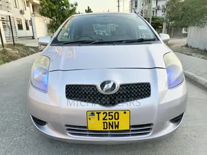 Toyota Vitz 2005 Silver