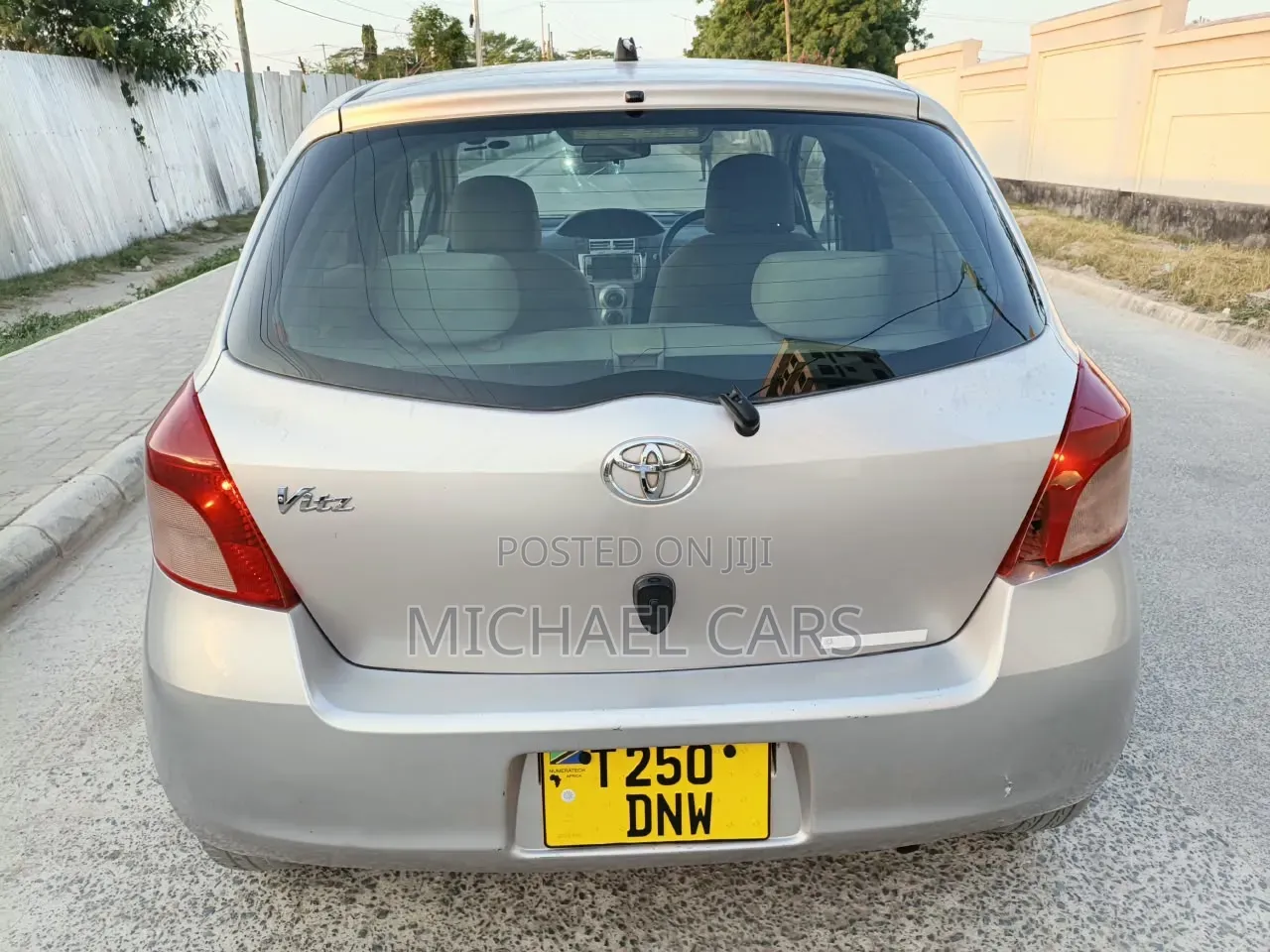 Toyota Vitz 2005 Silver