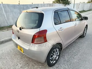 Toyota Vitz 2005 Silver