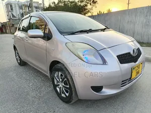 Toyota Vitz 2005 Silver