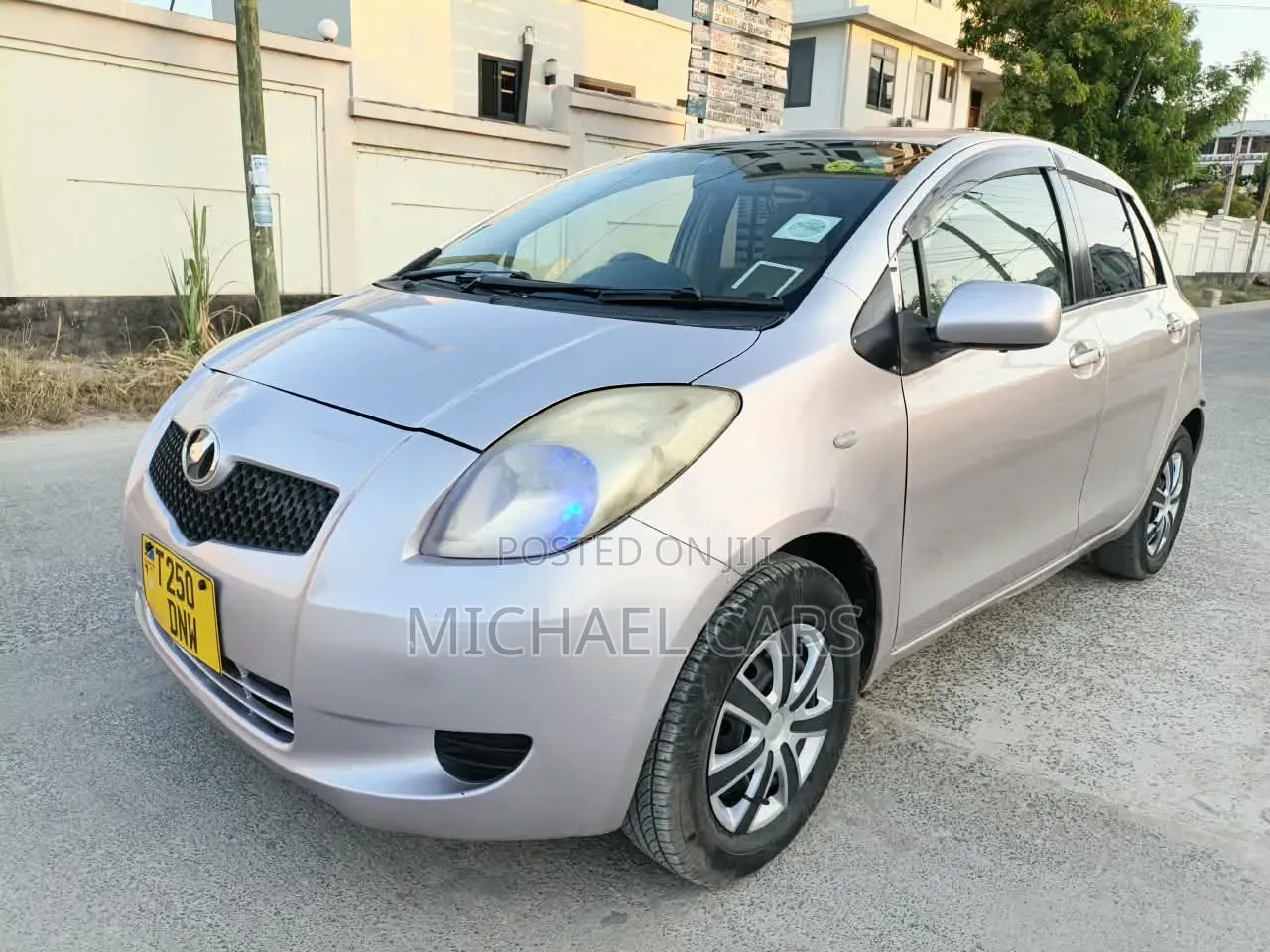 Toyota Vitz 2005 Silver