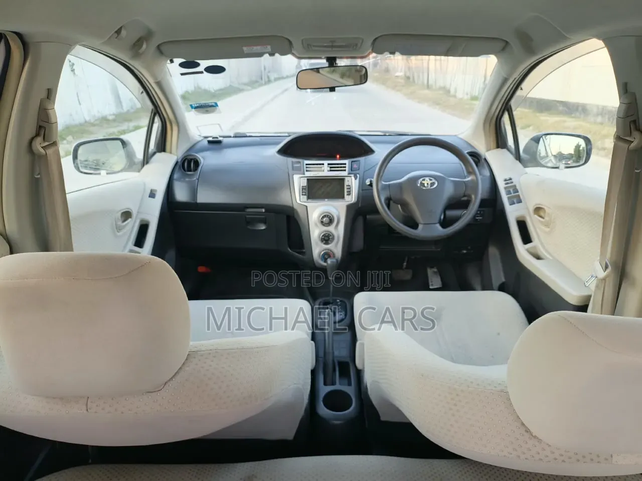 Toyota Vitz 2005 Silver