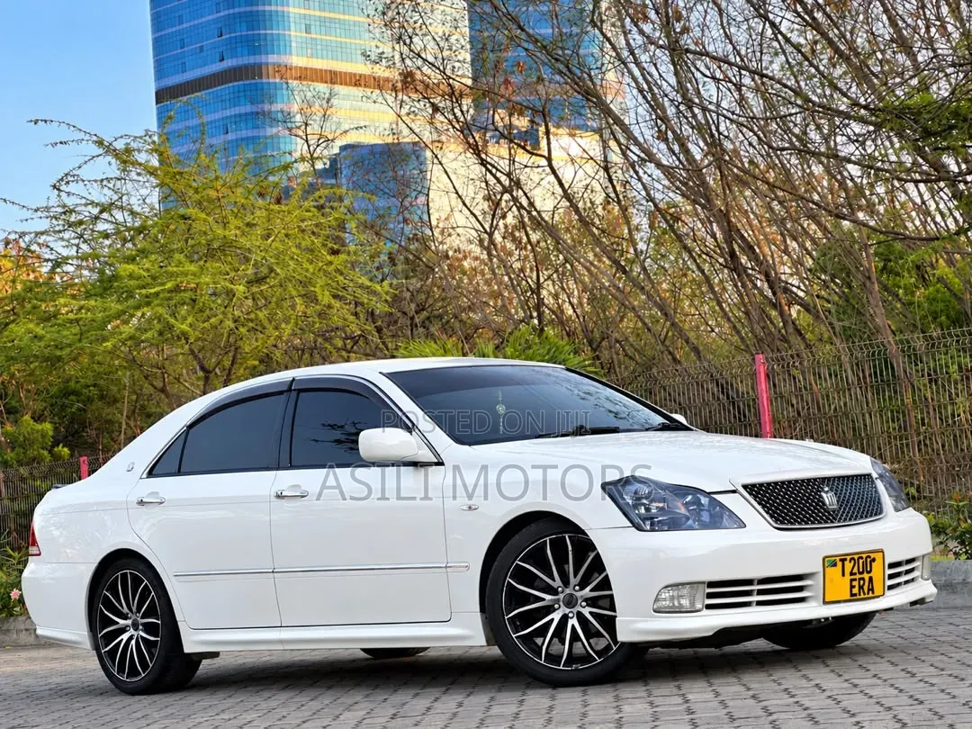 Toyota Crown Royale 2005 White