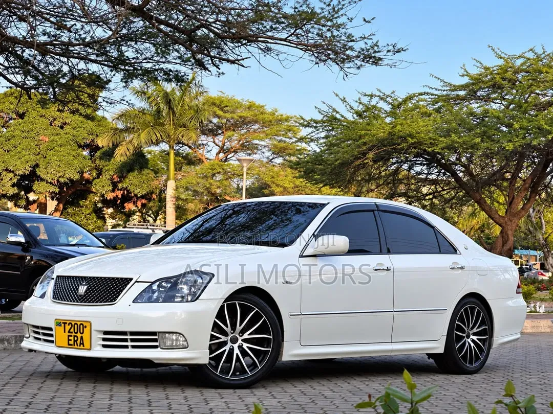 Toyota Crown Royale 2005 White