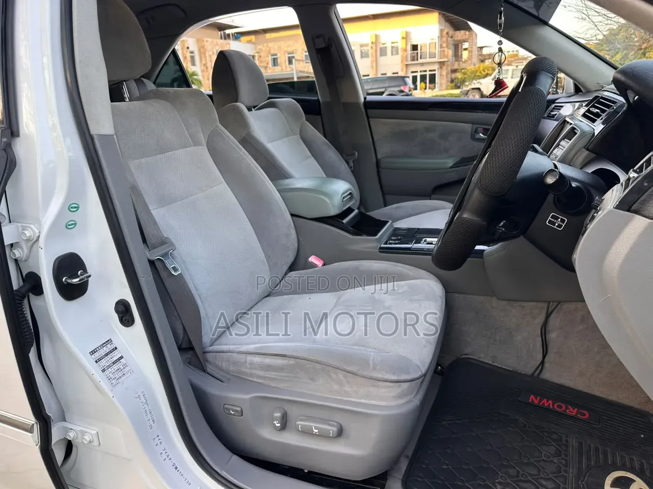 Toyota Crown Royale 2005 White