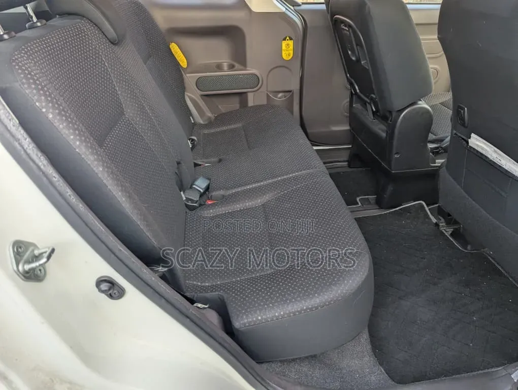 Toyota Porte 2013 White