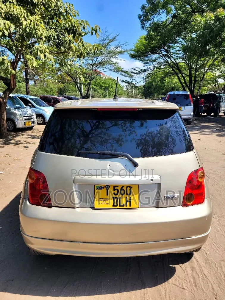 Toyota IST 2003 Gold