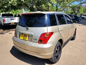 Toyota IST 2003 Gold
