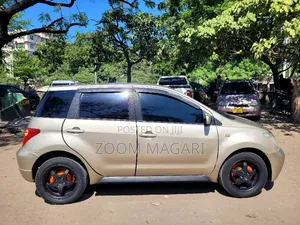 Toyota IST 2003 Gold