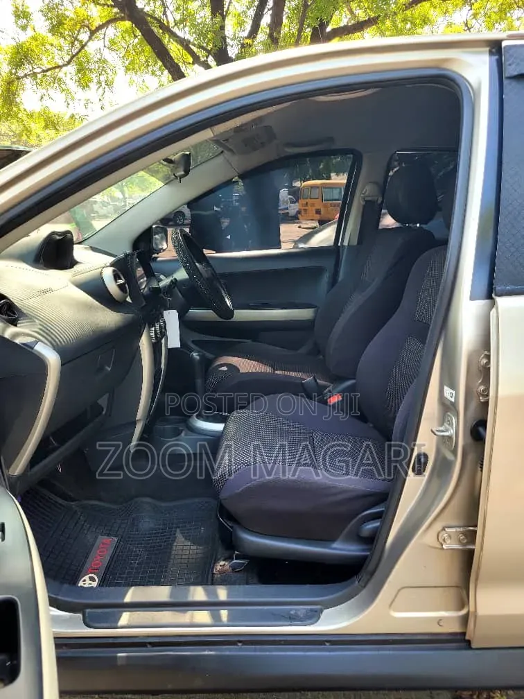 Toyota IST 2003 Gold