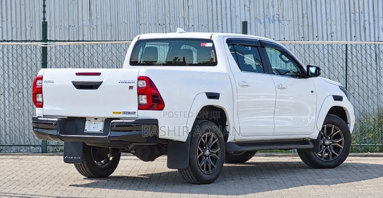 Toyota Hilux 2023 Off white