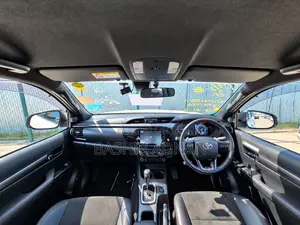 Toyota Hilux 2023 Off white
