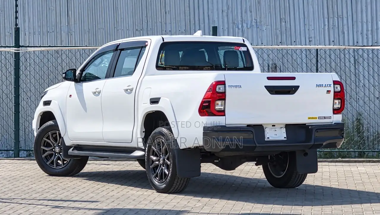 Toyota Hilux 2023 Off white