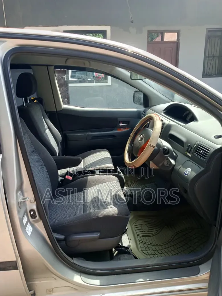 Toyota Raum 1.5 FWD 2006 Gray