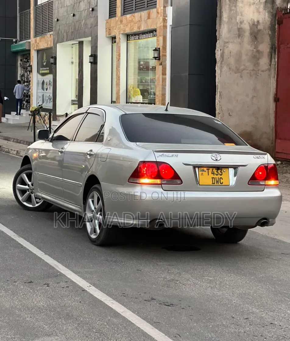Toyota Crown Royale 2005 Silver