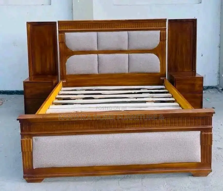 Kitanda Cha Mbao Mixer Bedsofa Ya 5/6 Na Bedside Zake Na