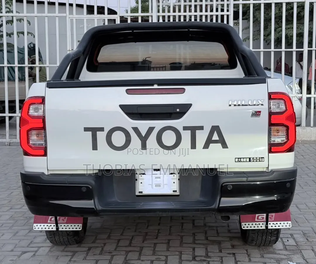 Toyota Hilux 2021 Gray