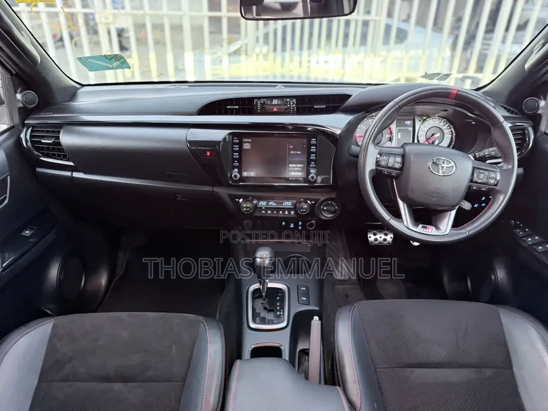 Toyota Hilux 2021 Gray