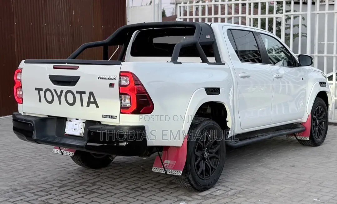 Toyota Hilux 2021 Gray
