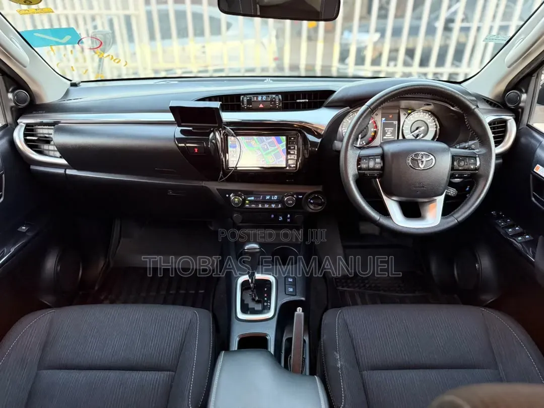 Toyota Hilux 2021 Gray