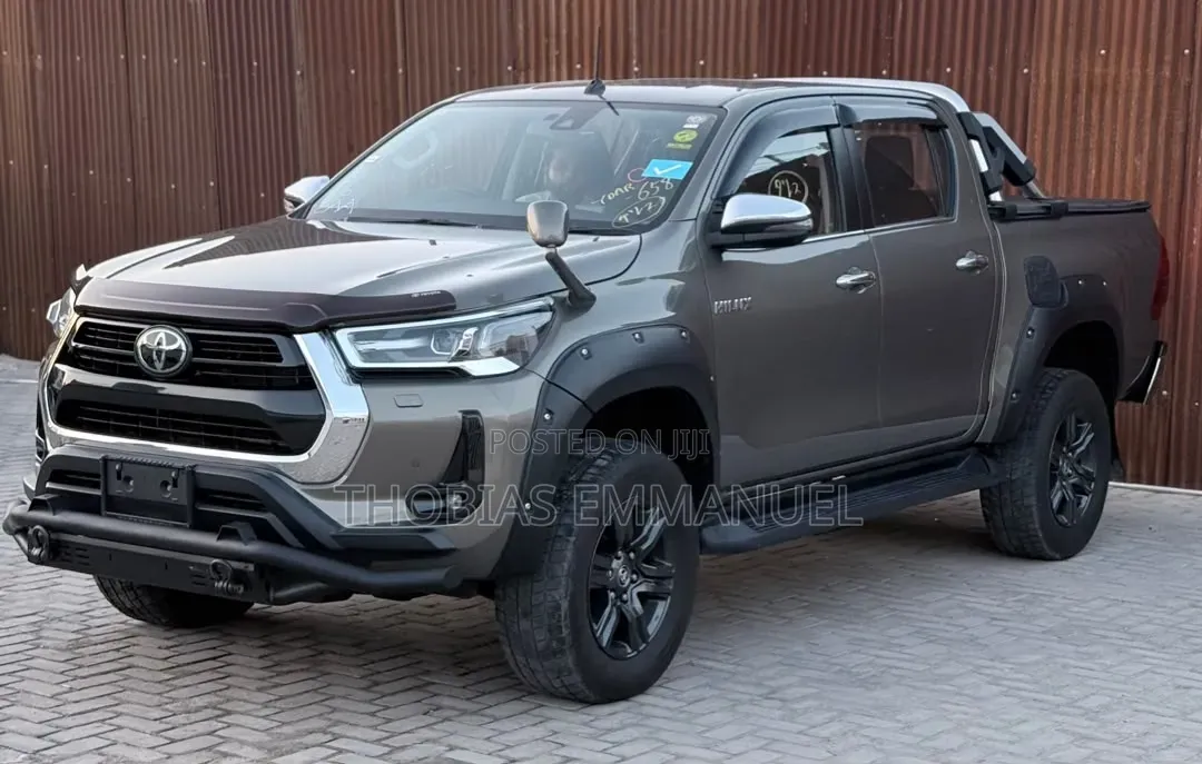 Toyota Hilux 2021 Gray