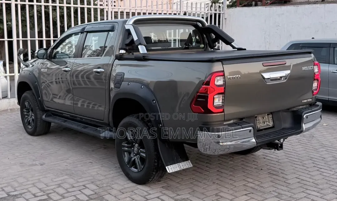 Toyota Hilux 2021 Gray