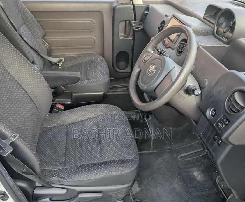 Toyota Porte 1.5 FWD 2013 White