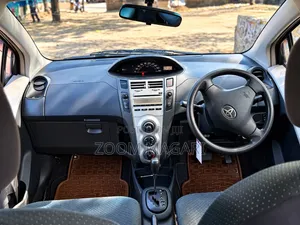 Toyota Vitz 2006 Maroon