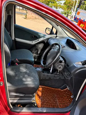 Toyota Vitz 2006 Maroon