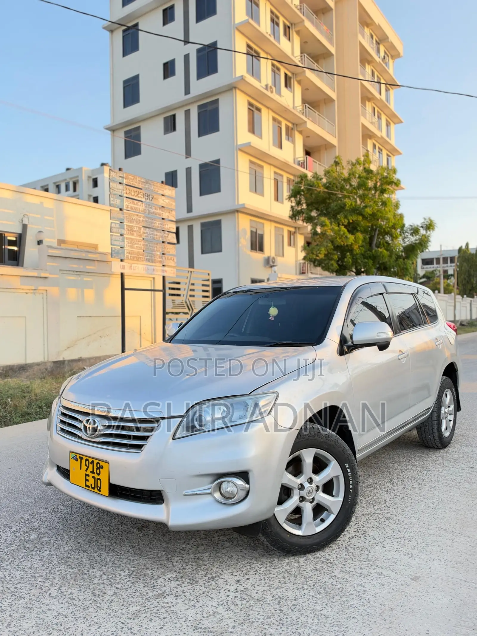 Toyota Vanguard 2010 Silver