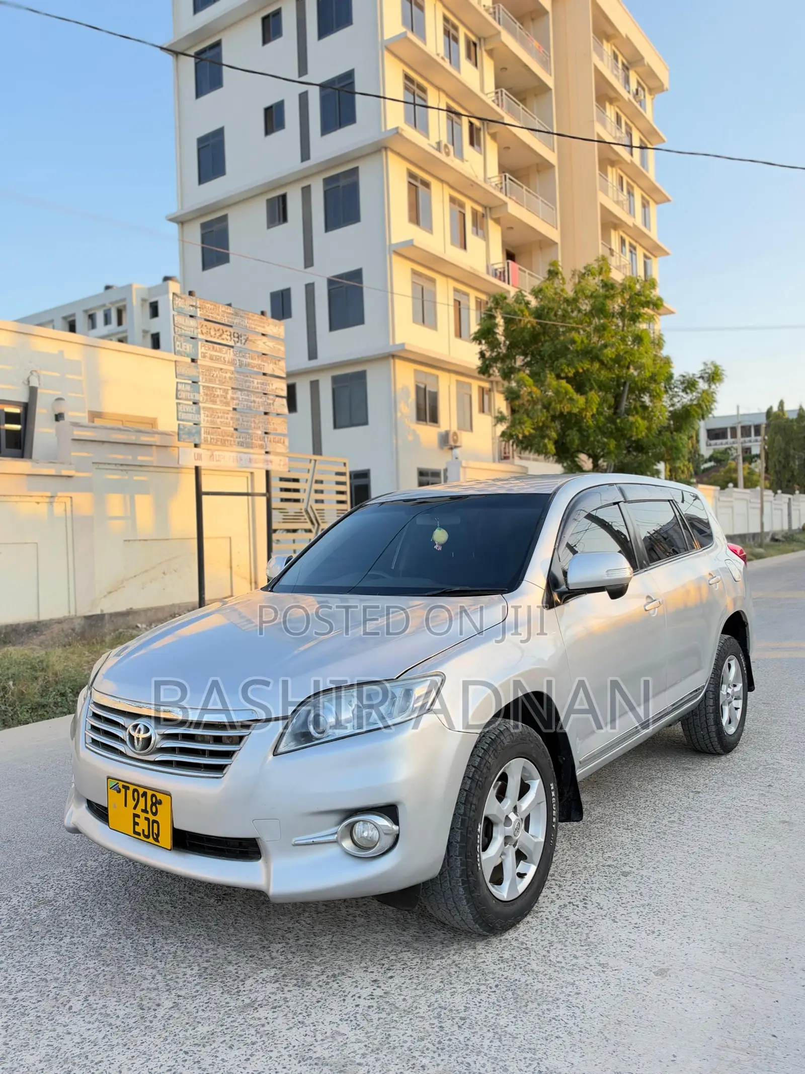 Toyota Vanguard 2010 Silver