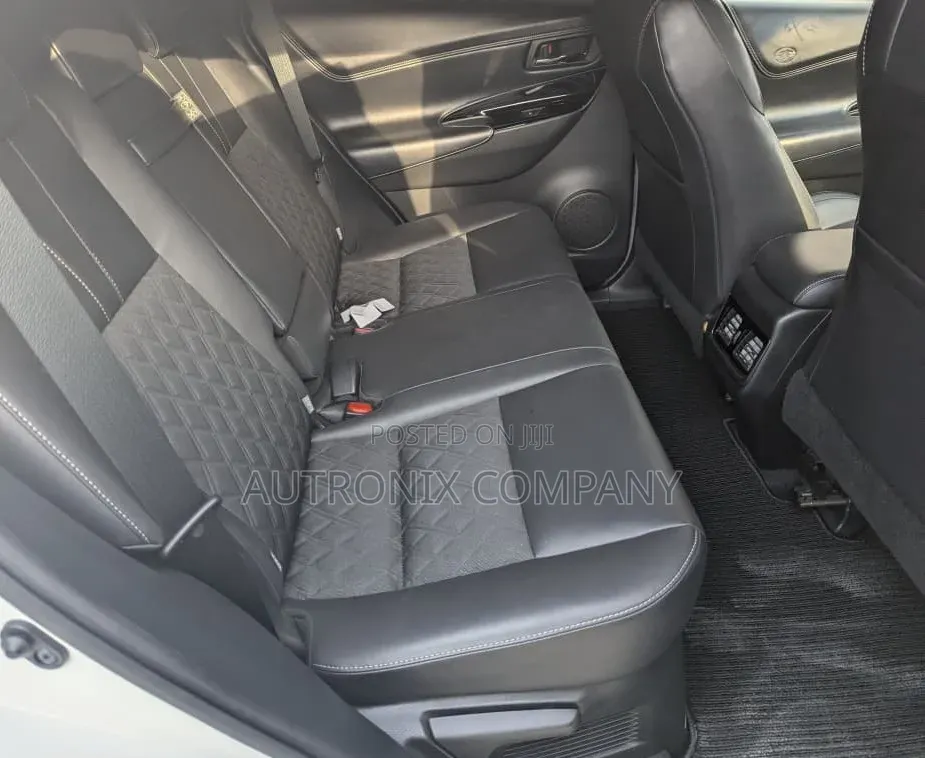 Toyota Harrier 2.0 4WD 2018 White
