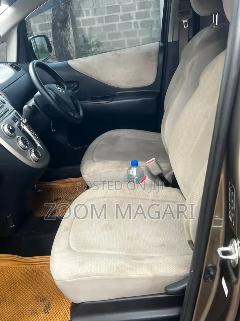 Toyota Ractis 2006 Gray