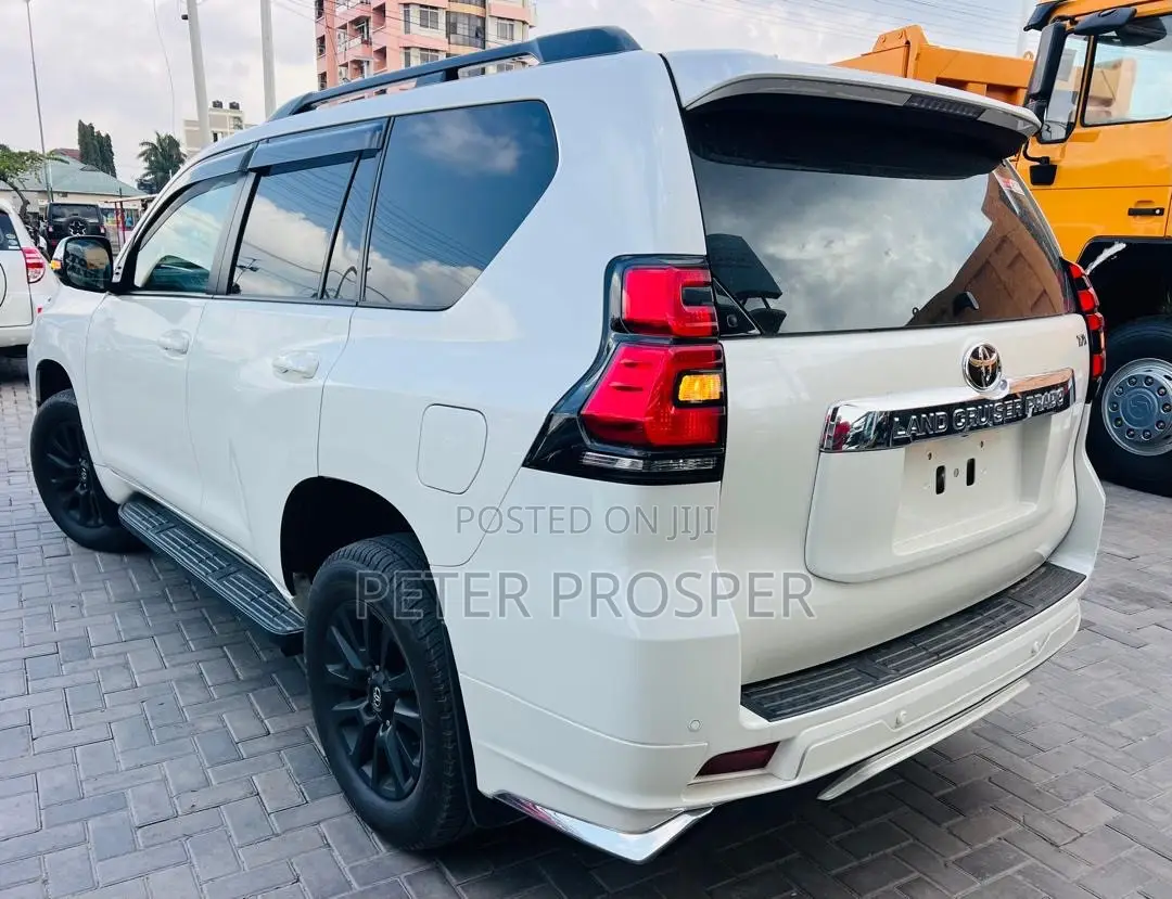 Toyota Land Cruiser Prado 2.8 2023 White