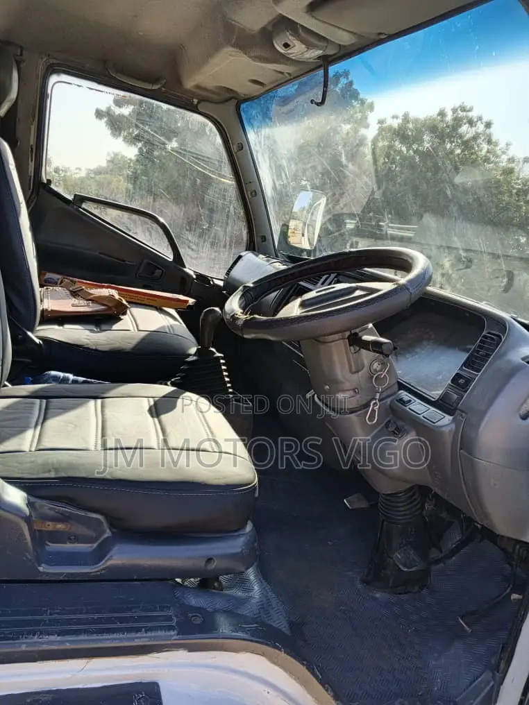 Mitsubishi Canter Tone 3