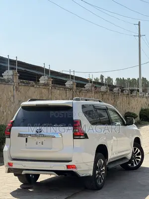 Toyota Land Cruiser Prado 2023 White